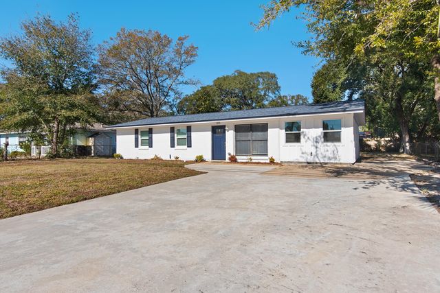 335 NW Hollywood Boulevard, Fort Walton Beach, FL 32548