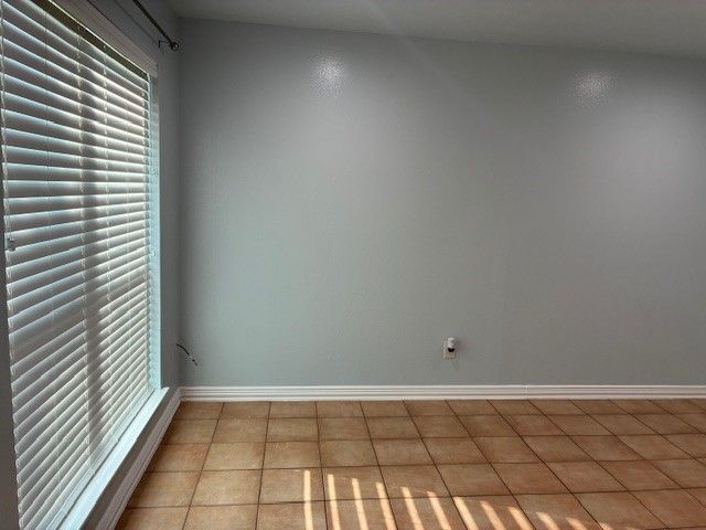 425 S Oak Street 101, Arlington, TX 76010