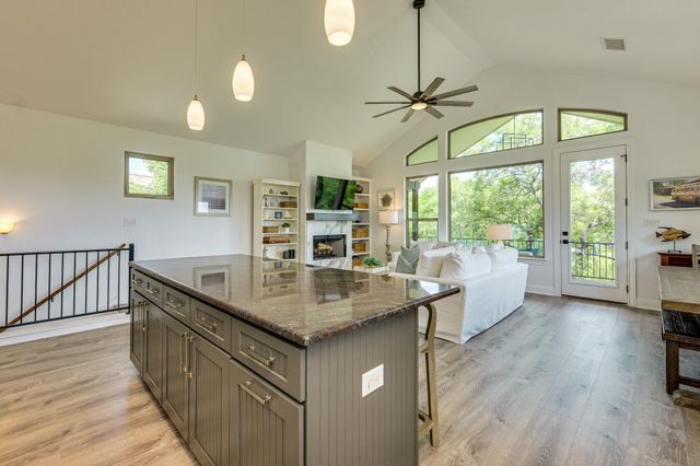 433 Venture BLVD S, Point Venture, TX 78645