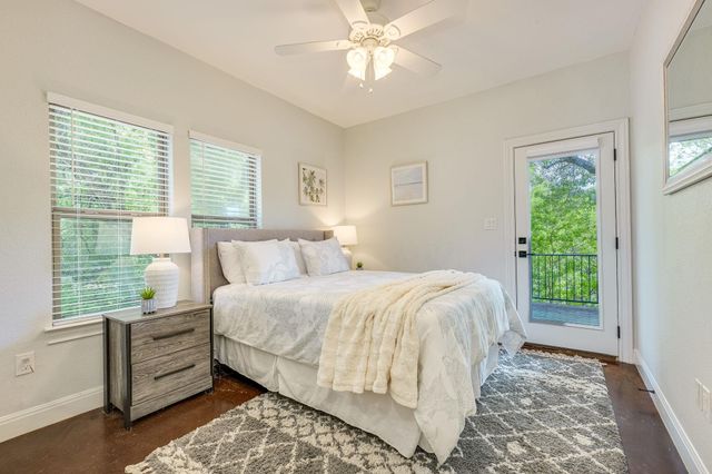 433 Venture BLVD S, Point Venture, TX 78645