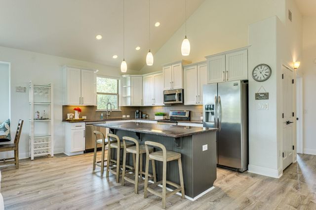 433 Venture BLVD S, Point Venture, TX 78645