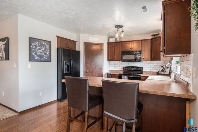 5300 W Sourwood Pl, Sioux Falls, SD 57107