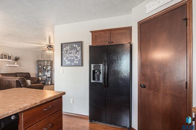 5300 W Sourwood Pl, Sioux Falls, SD 57107