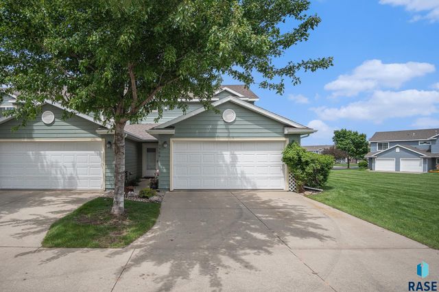 5300 W Sourwood Pl, Sioux Falls, SD 57107