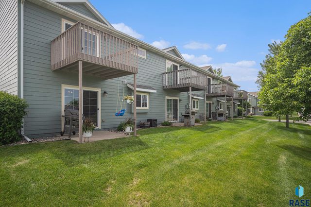 5300 W Sourwood Pl, Sioux Falls, SD 57107