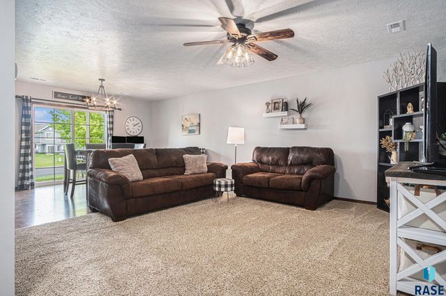 5300 W Sourwood Pl, Sioux Falls, SD 57107