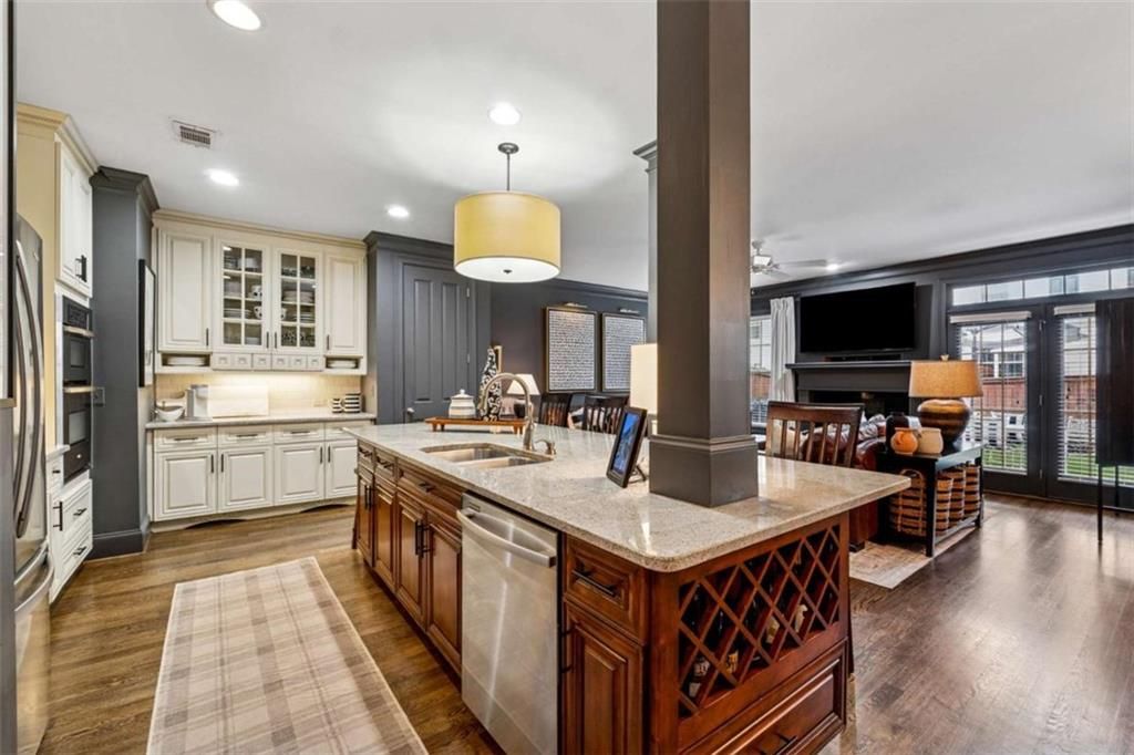 Image 12 of property listing at 10296 Quadrant Court, Alpharetta, GA 30022