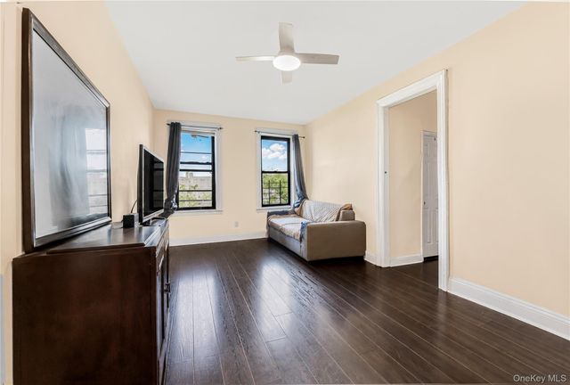 1976 Lafontaine Avenue 4B, Bronx, NY 10457