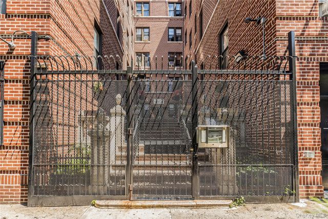 1976 Lafontaine Avenue 4B, Bronx, NY 10457