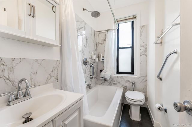 1976 Lafontaine Avenue 4B, Bronx, NY 10457