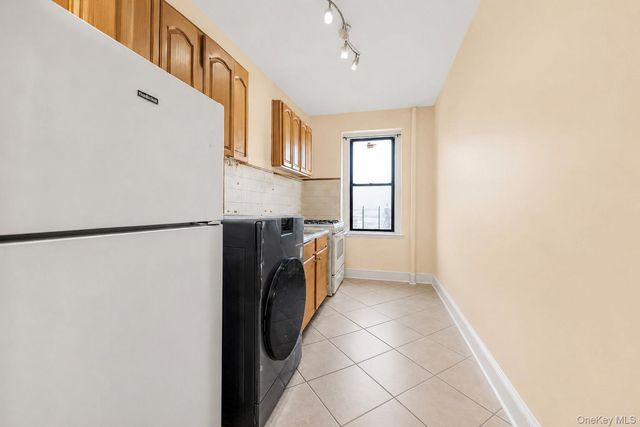 1976 Lafontaine Avenue 4B, Bronx, NY 10457