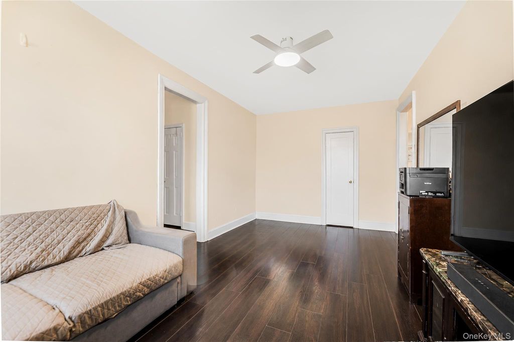 1976 Lafontaine Avenue 4B, Bronx, NY 10457
