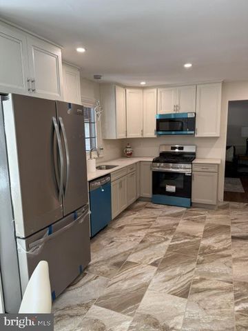 1306 COMMISSIONERS RD, Mullica Hill, NJ 08062