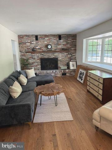 1306 COMMISSIONERS RD, Mullica Hill, NJ 08062