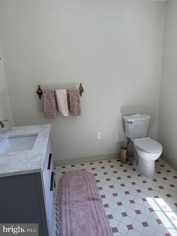 1306 COMMISSIONERS RD, Mullica Hill, NJ 08062