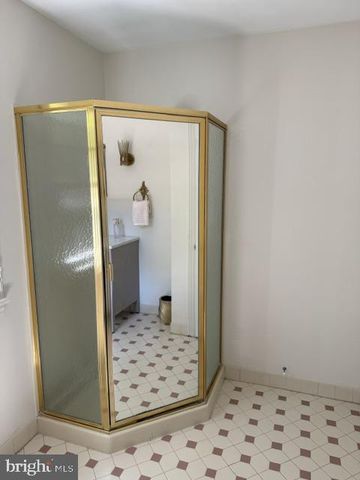1306 COMMISSIONERS RD, Mullica Hill, NJ 08062