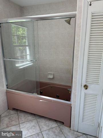 1306 COMMISSIONERS RD, Mullica Hill, NJ 08062