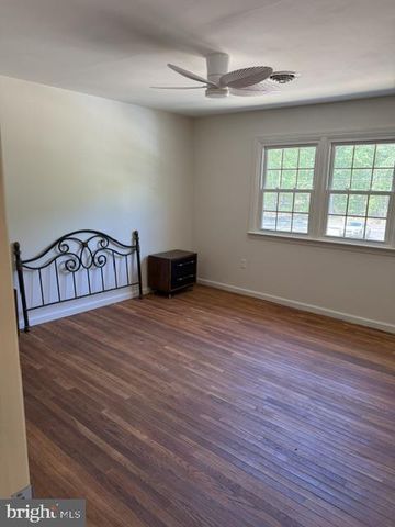 1306 COMMISSIONERS RD, Mullica Hill, NJ 08062