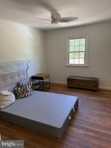 1306 COMMISSIONERS RD, Mullica Hill, NJ 08062