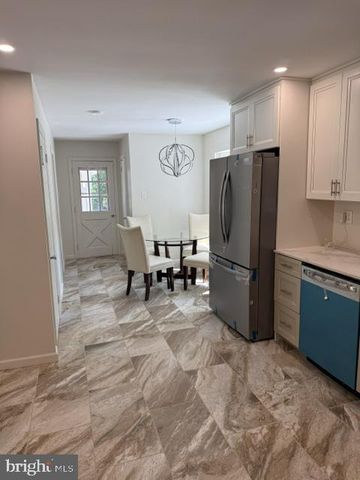 1306 COMMISSIONERS RD, Mullica Hill, NJ 08062