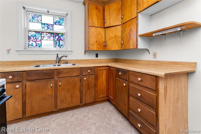 433 Kings Highway, Wyandotte, MI 48192