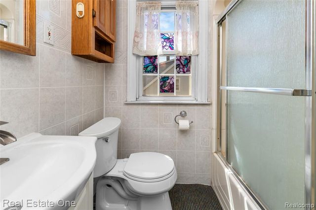 433 Kings Highway, Wyandotte, MI 48192