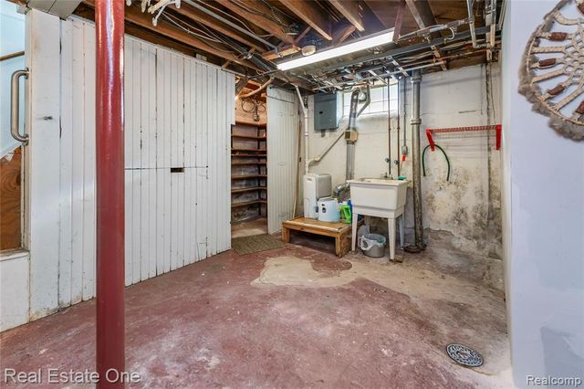 433 Kings Highway, Wyandotte, MI 48192
