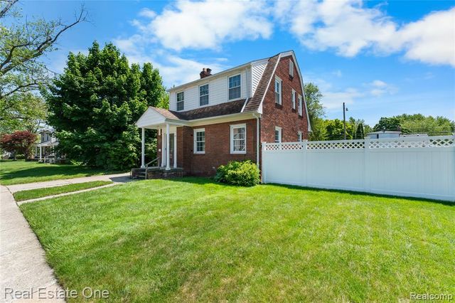433 Kings Highway, Wyandotte, MI 48192