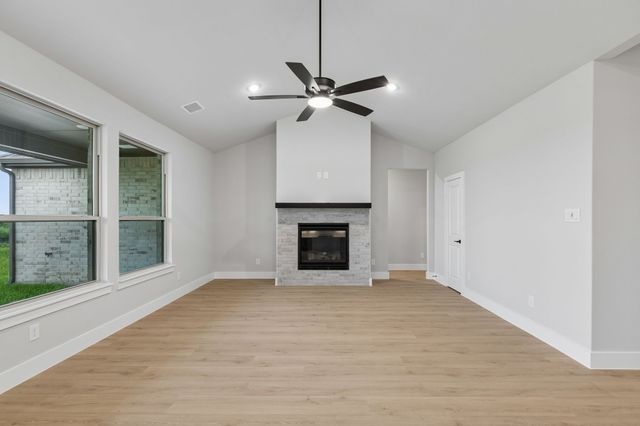 331 Wagon Trail, Waxahachie, TX 75165