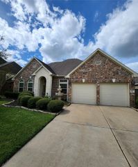 2205 Summit Pass Lane, League City, TX 77573