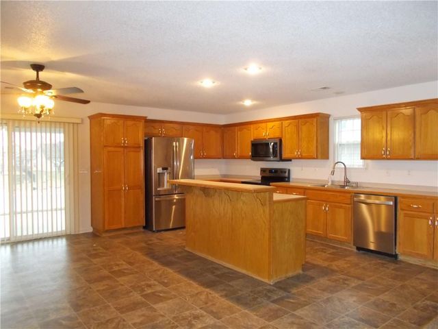 817 Clancy Court, Raymore, MO 64083