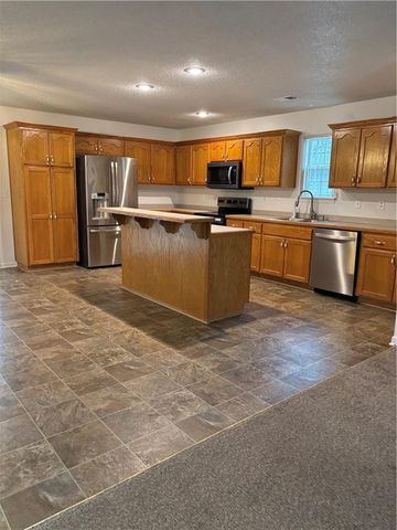 817 Clancy Court, Raymore, MO 64083