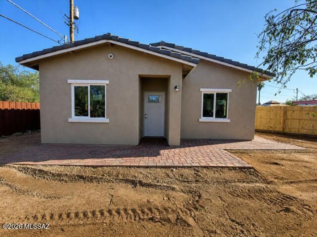 2741 W Carnauba Street, Tucson, AZ 85705