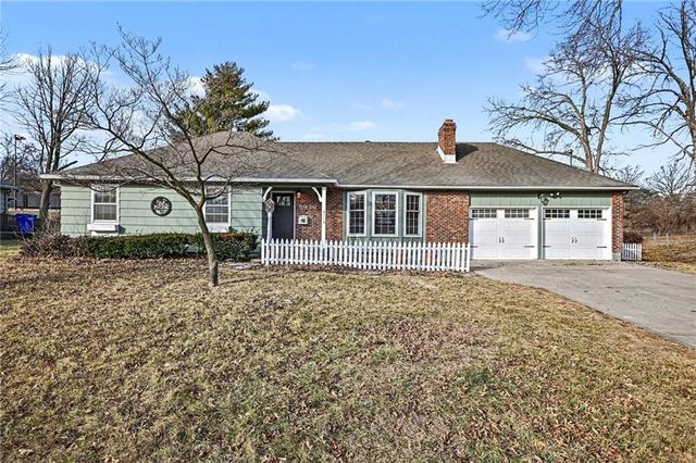 5936 Laurel Avenue, Raytown, MO 64133