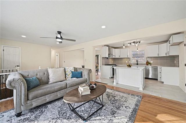 5936 Laurel Avenue, Raytown, MO 64133