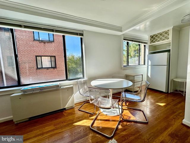 5112 MACARTHUR BLVD NW #201, Washington, DC 20016