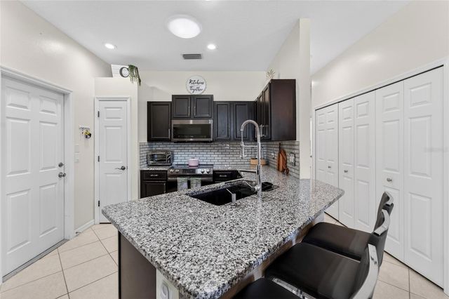 4174 70TH STREET CIRCLE E, Palmetto, FL 34221