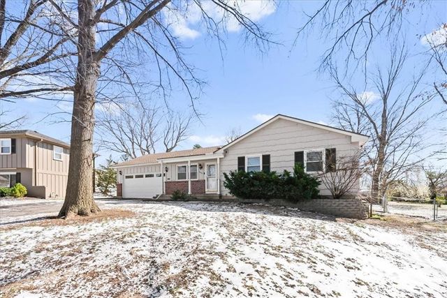 9421 Mackey Street, Overland Park, KS 66212