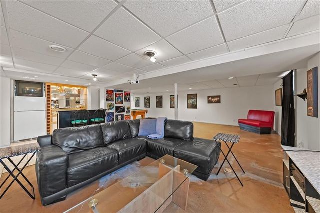 9421 Mackey Street, Overland Park, KS 66212