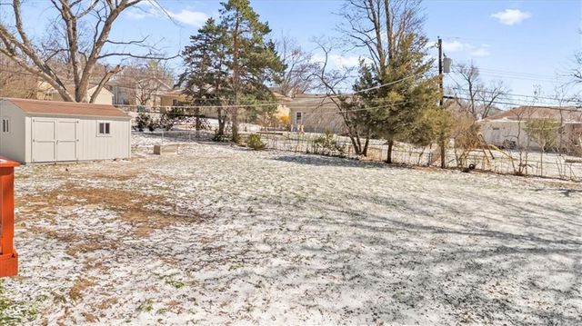 9421 Mackey Street, Overland Park, KS 66212