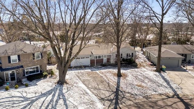 9421 Mackey Street, Overland Park, KS 66212