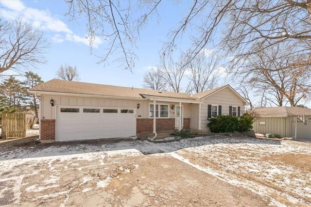 9421 Mackey Street, Overland Park, KS 66212