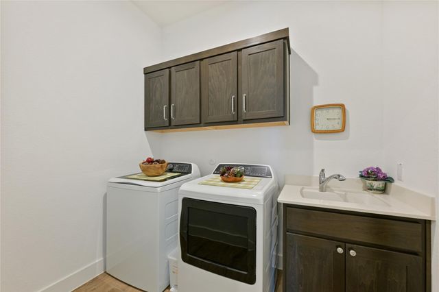 100 Arborosa PASS, Liberty Hill, TX 78642