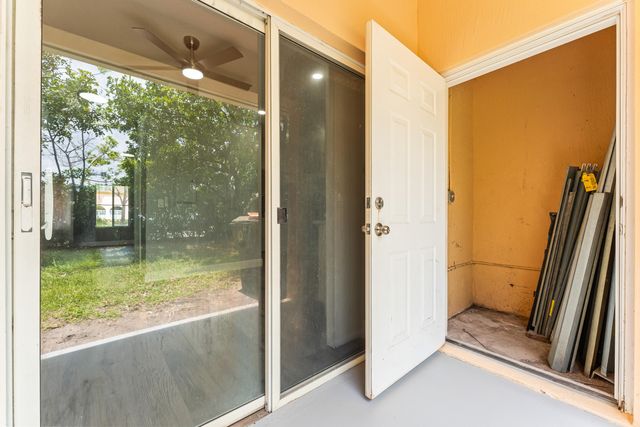 205 S Santa Catalina Circle 205, North Lauderdale, FL 33068