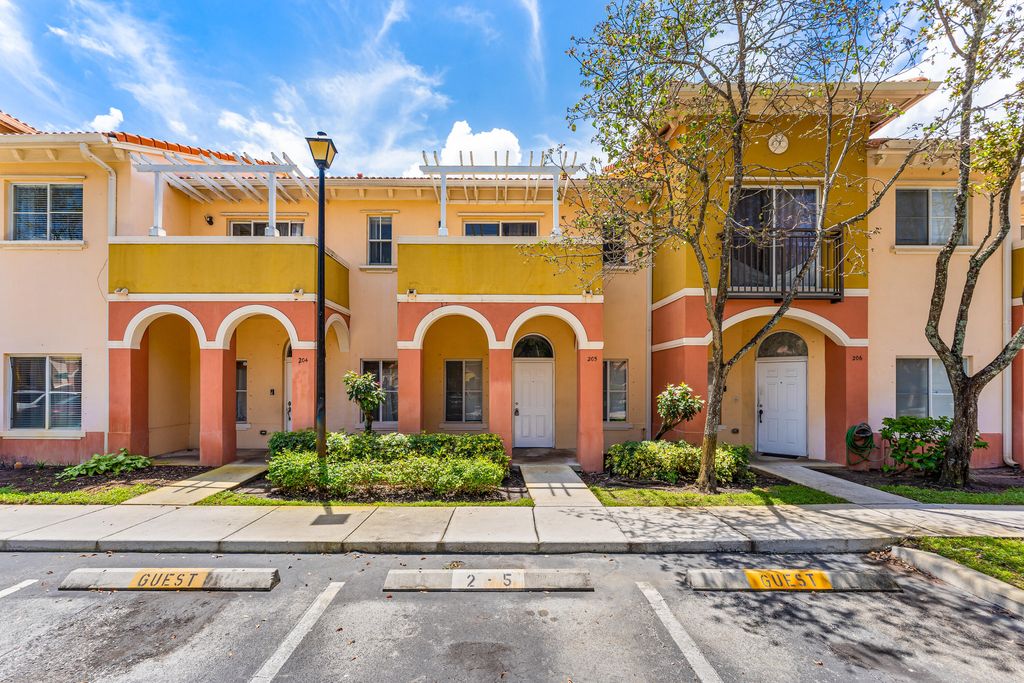 205 S Santa Catalina Circle 205, North Lauderdale, FL 33068