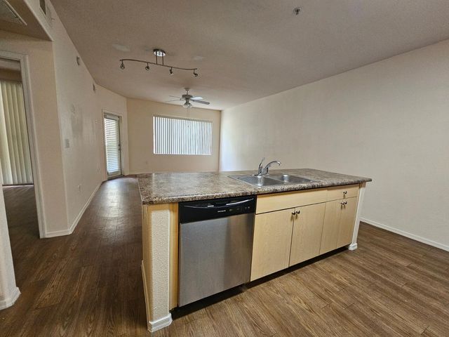18416 N Cave Creek Road Apt 1072, Phoenix, AZ 85032