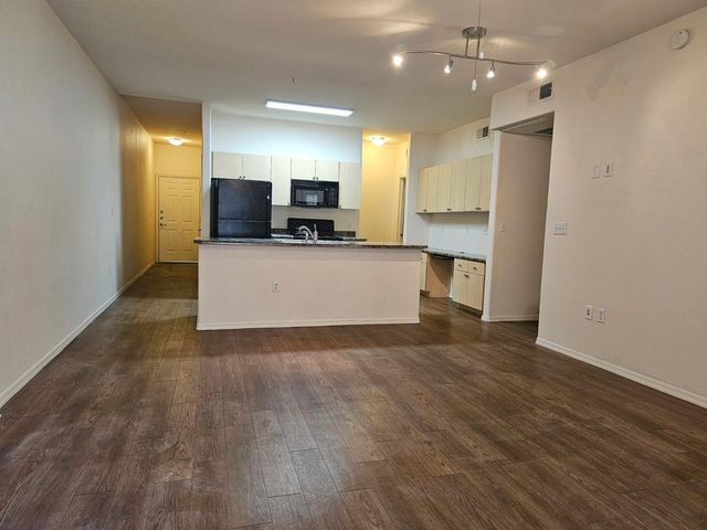 18416 N Cave Creek Road Apt 1072, Phoenix, AZ 85032