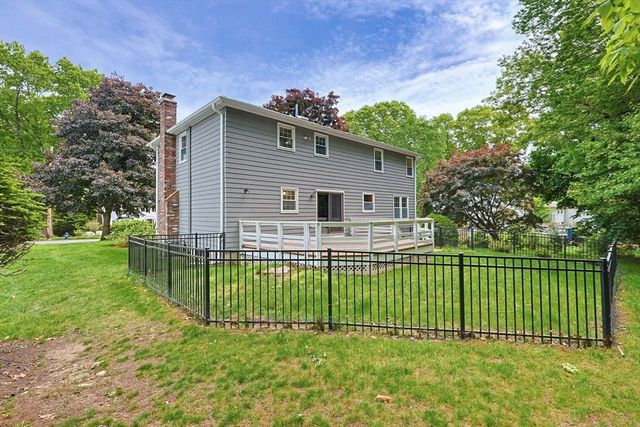 7 Cahill Park Dr, Framingham, MA 01702
