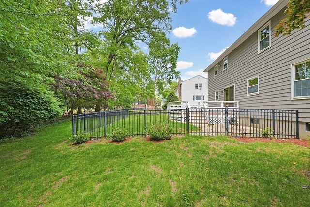7 Cahill Park Dr, Framingham, MA 01702