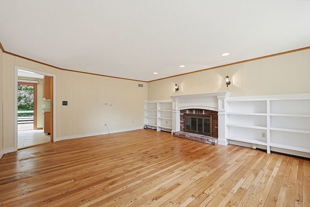 7 Cahill Park Dr, Framingham, MA 01702